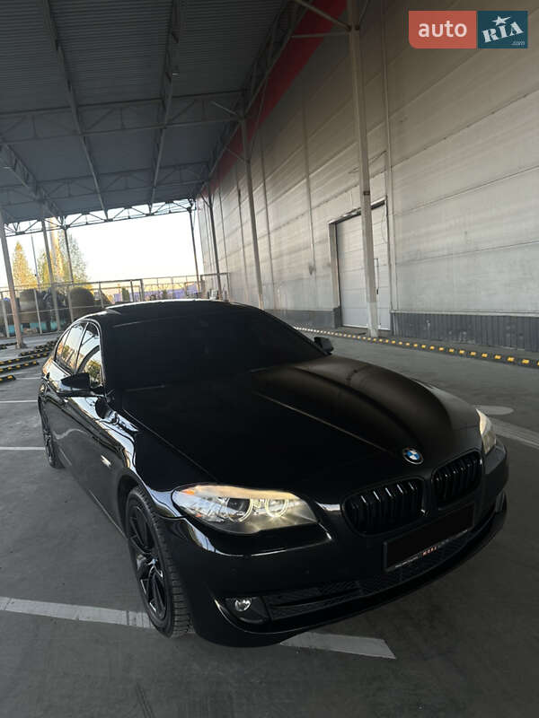 Седан BMW 5 Series 2012 в 