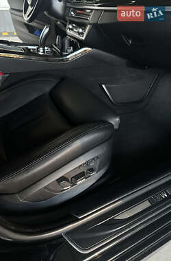 Седан BMW 5 Series 2012 в 
