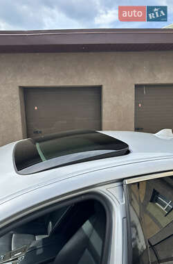 Седан BMW 5 Series 2012 в 