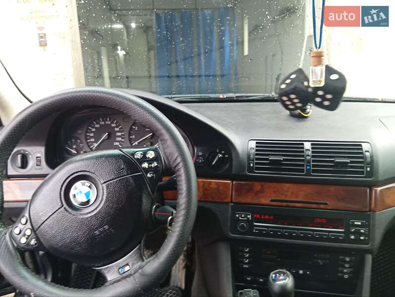 Седан BMW 5 Series 2000 в Бережанах