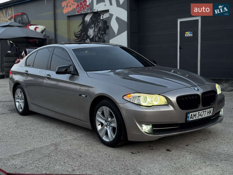 Седан BMW 5 Series 2012 в 
