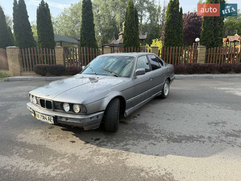 Седан BMW 5 Series 1988 в Днепре