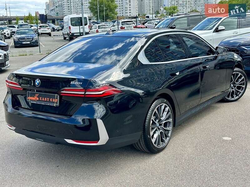 Седан BMW 5 Series 2023 в Киеве
