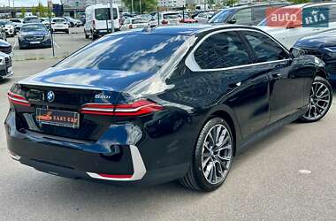 Седан BMW 5 Series 2023 в 