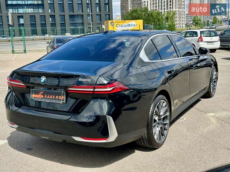 Седан BMW 5 Series 2023 в Киеве