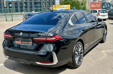 Седан BMW 5 Series 2023 в 