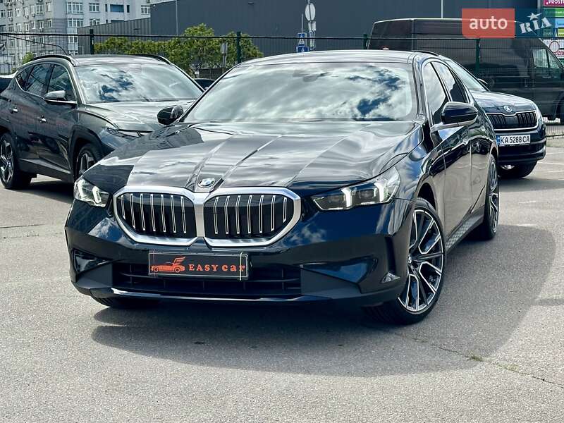 Седан BMW 5 Series 2023 в Киеве
