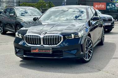 Седан BMW 5 Series 2023 в 