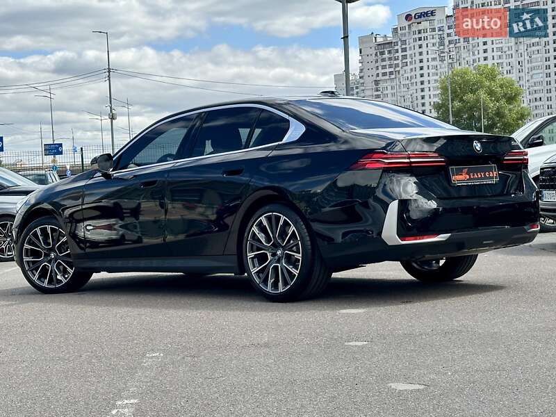 Седан BMW 5 Series 2023 в Киеве