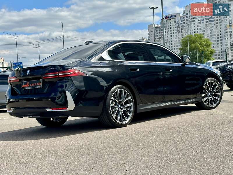 Седан BMW 5 Series 2023 в Киеве