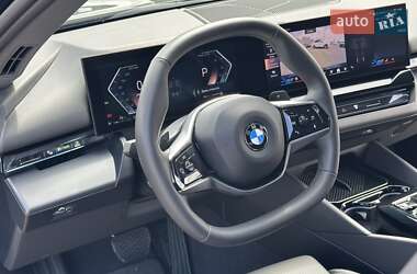 Седан BMW 5 Series 2023 в 