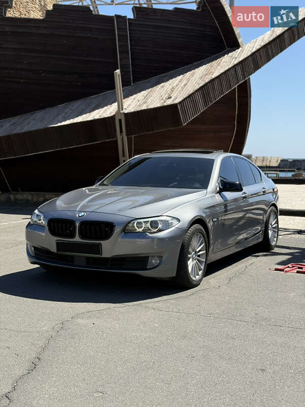 Седан BMW 5 Series 2011 в 