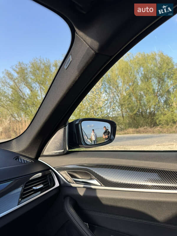 Седан BMW 5 Series 2017 в Львові