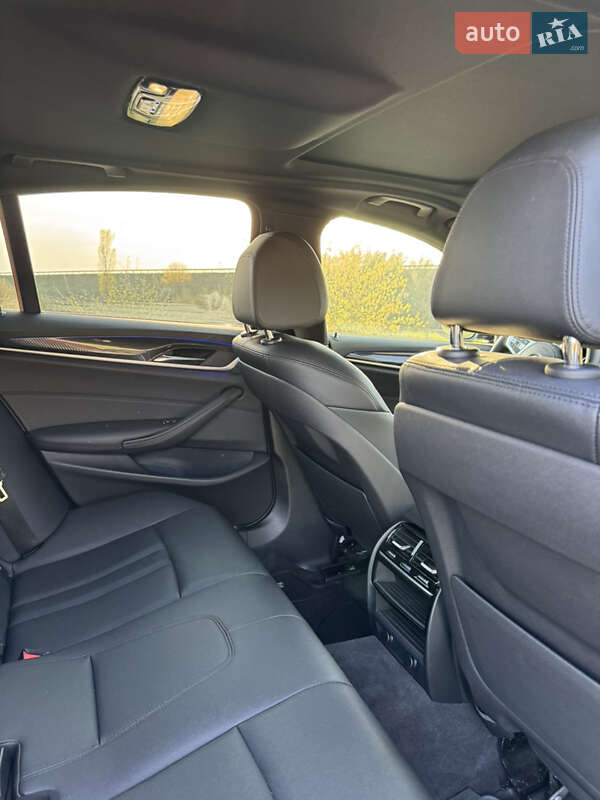 Седан BMW 5 Series 2017 в Львові