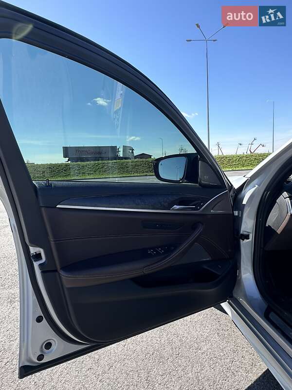 Седан BMW 5 Series 2017 в Львові