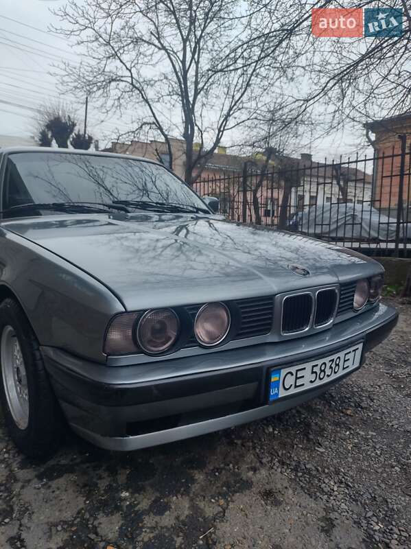 Седан BMW 5 Series 1989 в Чернівцях