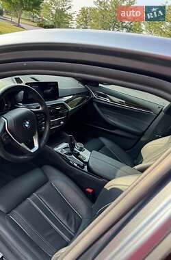 Седан BMW 5 Series 2019 в 