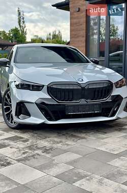Седан BMW 5 Series 2024 в 
