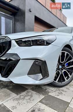 Седан BMW 5 Series 2024 в 