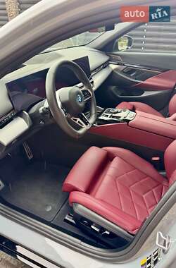 Седан BMW 5 Series 2024 в 