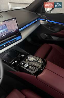 Седан BMW 5 Series 2024 в 