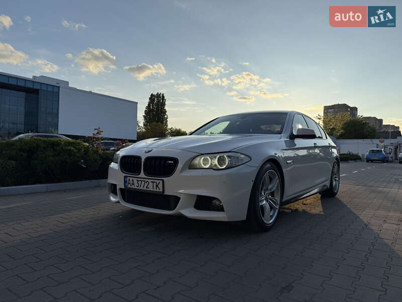 Седан BMW 5 Series 2012 в 