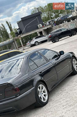 Седан BMW 5 Series 2002 в 