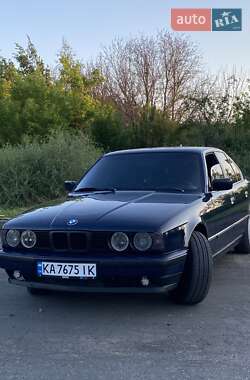 Седан BMW 5 Series 1988 в Городище
