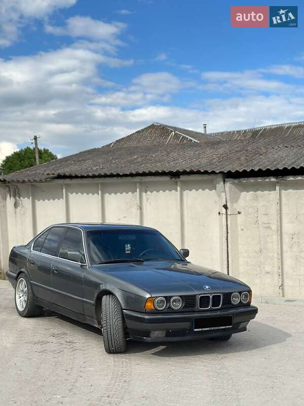Седан BMW 5 Series 1990 в Шумську
