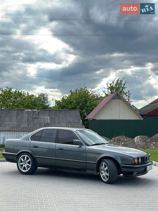 Седан BMW 5 Series 1990 в Шумську