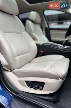 Седан BMW 5 Series 2012 в 