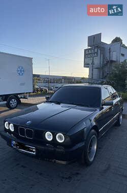 Седан BMW 5 Series 1990 в Киеве