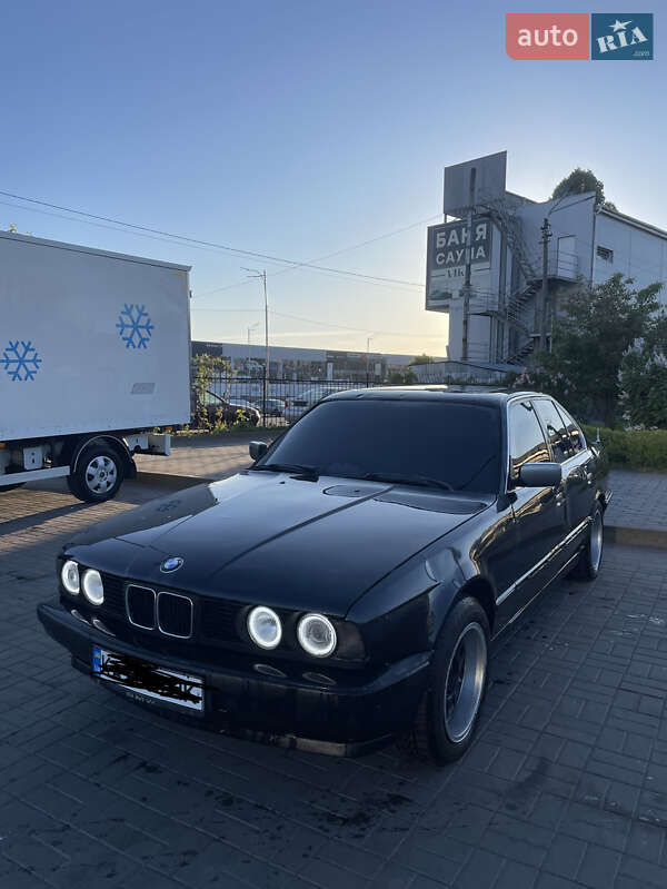 Седан BMW 5 Series 1990 в 