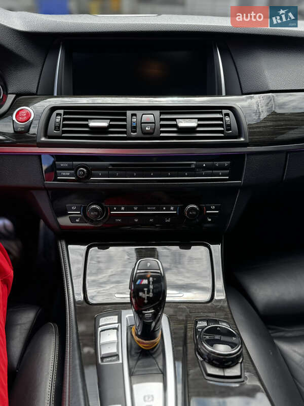 Седан BMW 5 Series 2015 в Львові