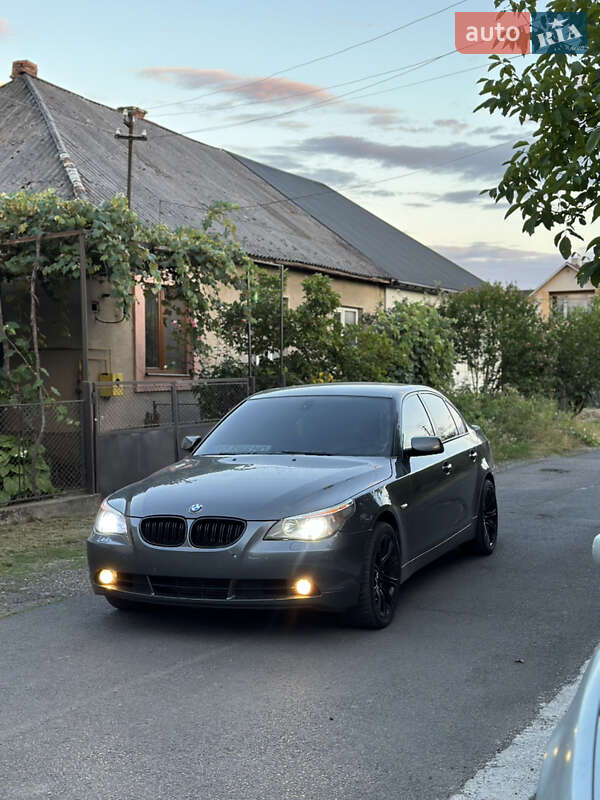Седан BMW 5 Series 2004 в Іршаві