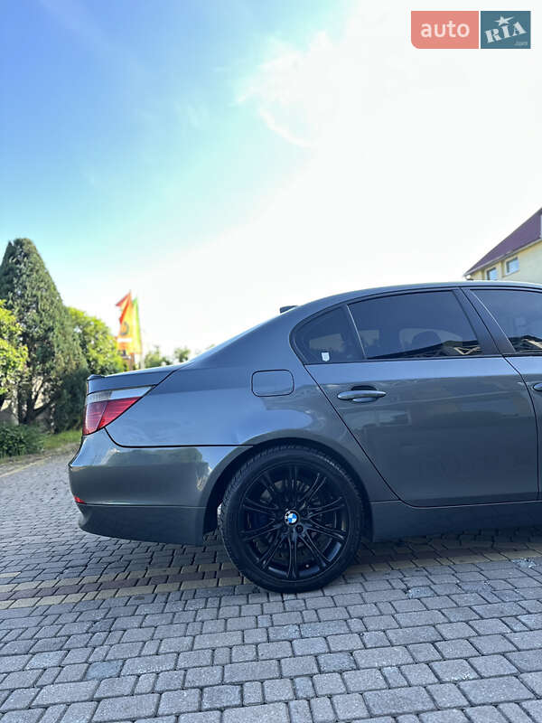 Седан BMW 5 Series 2004 в Іршаві