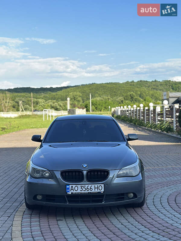 Седан BMW 5 Series 2004 в Іршаві