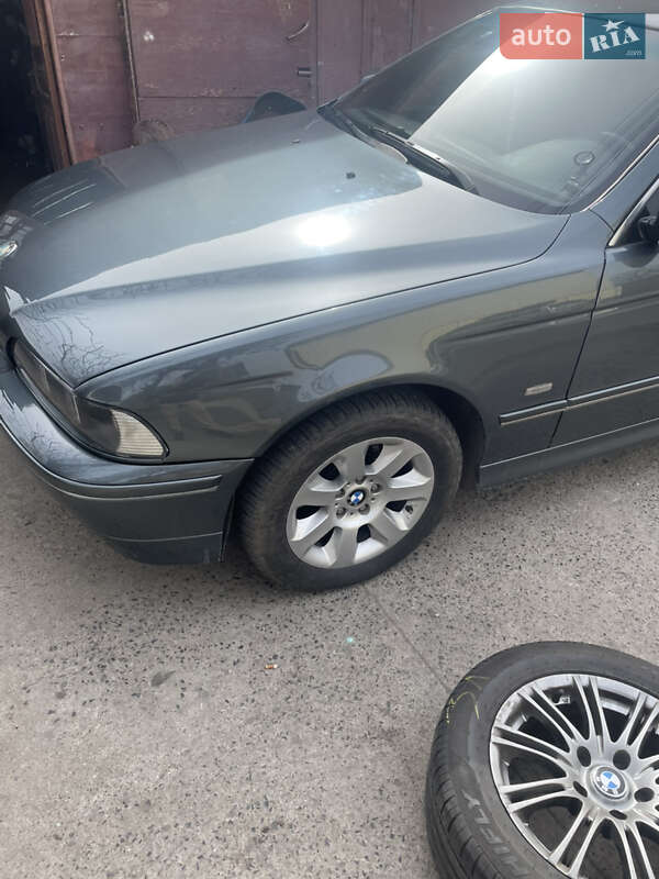 Седан BMW 5 Series 2002 в Измаиле