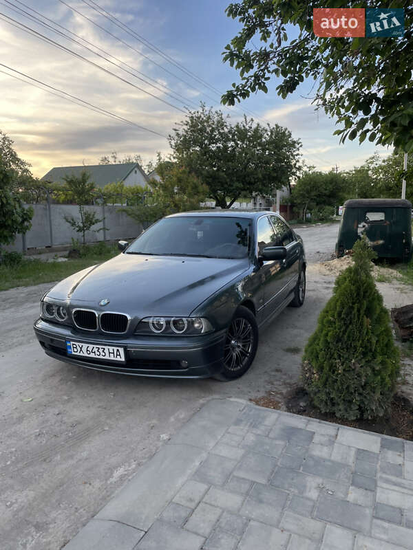 Седан BMW 5 Series 2002 в Измаиле