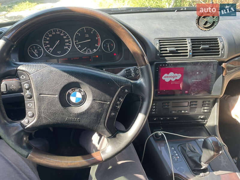 Седан BMW 5 Series 2002 в Измаиле