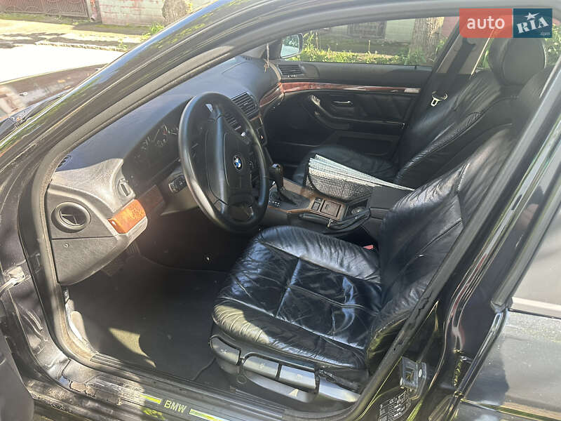 Седан BMW 5 Series 2000 в Черновцах