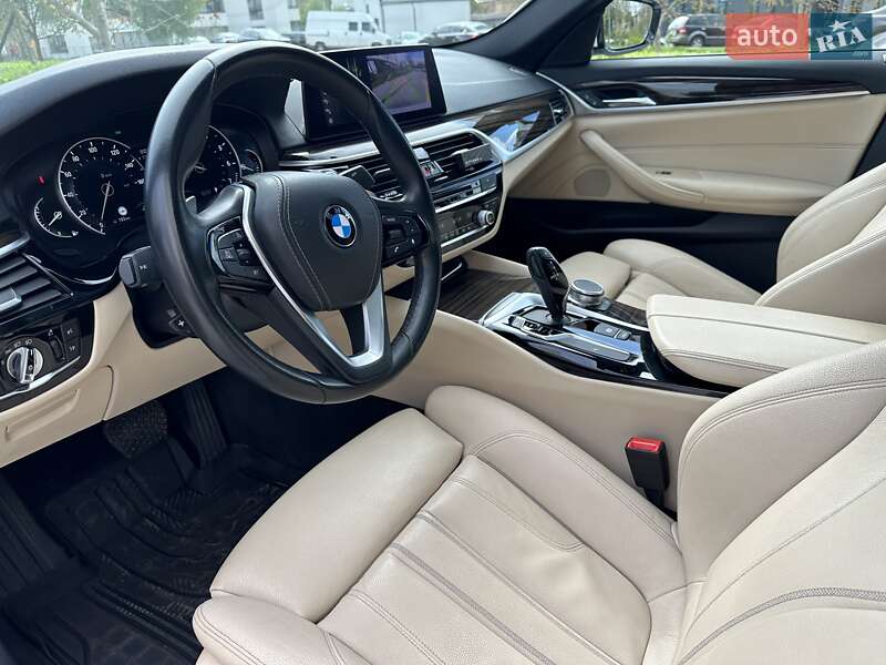 Седан BMW 5 Series 2019 в Львове