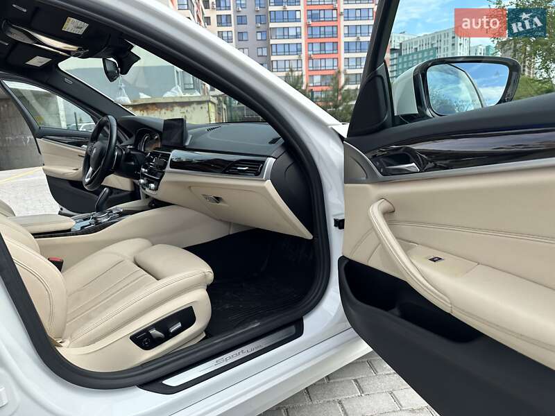 Седан BMW 5 Series 2019 в Львове