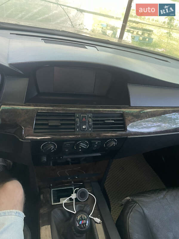 Седан BMW 5 Series 2004 в Полтаві