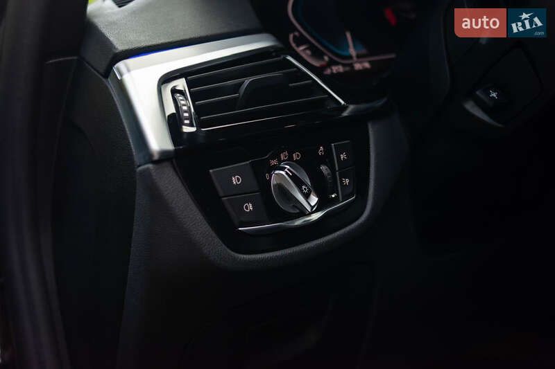 Седан BMW 5 Series 2019 в Ужгороді