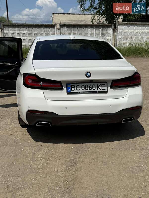 Седан BMW 5 Series 2023 в Новояворівську