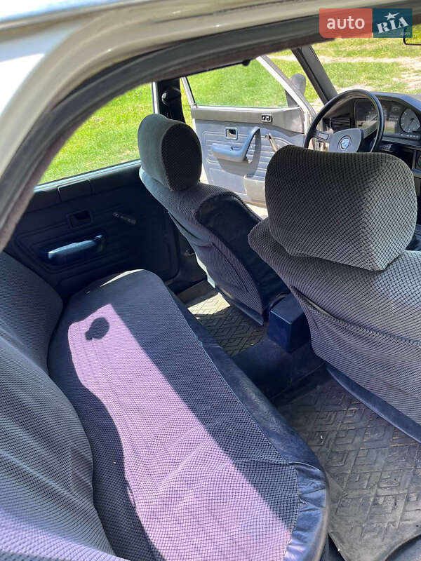 Седан BMW 5 Series 1987 в Славуті