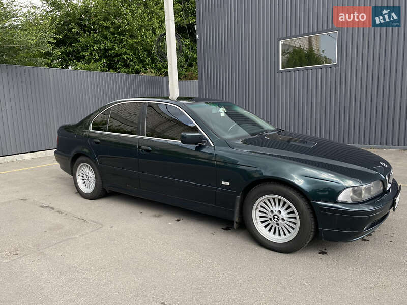 Седан BMW 5 Series 2001 в 