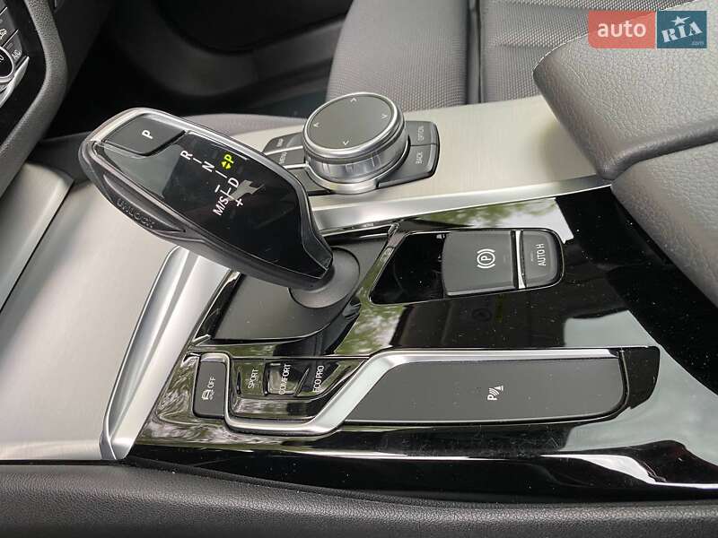 Седан BMW 5 Series 2017 в Хмельницком