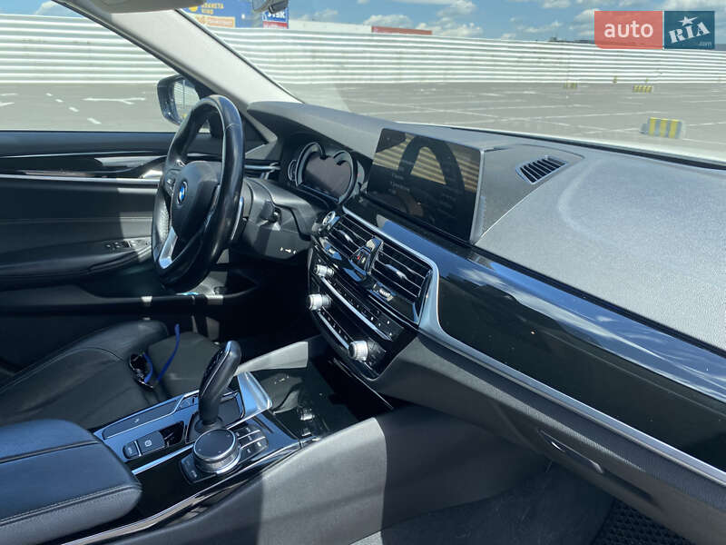 Седан BMW 5 Series 2017 в Львові